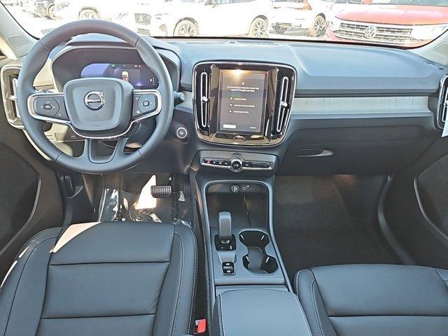 Photo of 2025 Onyx Black Metallic Volvo XC40