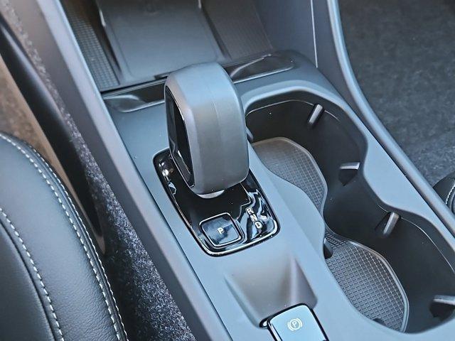 Photo of 2025 Onyx Black Metallic Volvo XC40