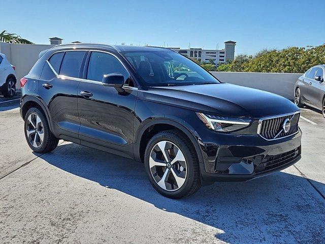 Photo of 2025 Onyx Black Metallic Volvo XC40