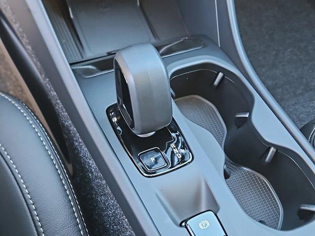 Photo of 2025 Onyx Black Metallic Volvo XC40