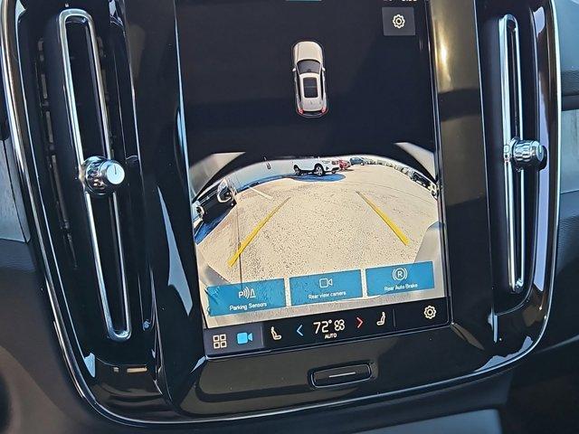 Photo of 2025 Onyx Black Metallic Volvo XC40