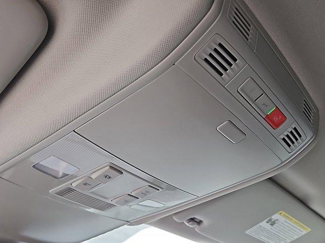 Photo of 2025 Pure White Volkswagen Taos