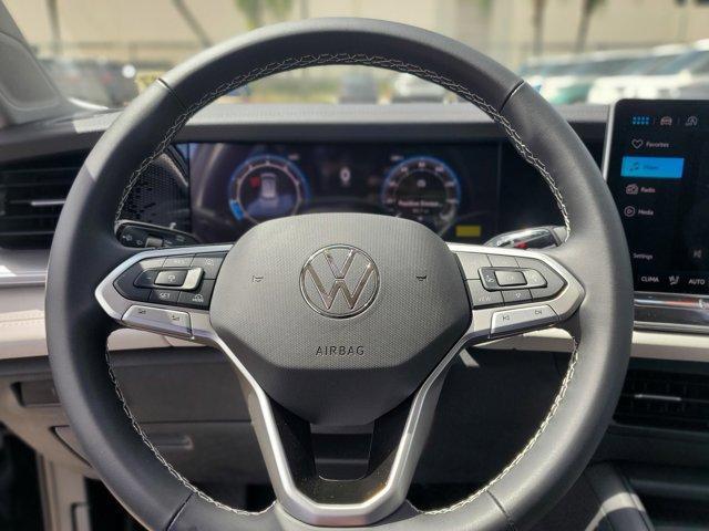 Photo of 2025 Deep Black Pearl Effect Volkswagen Tiguan