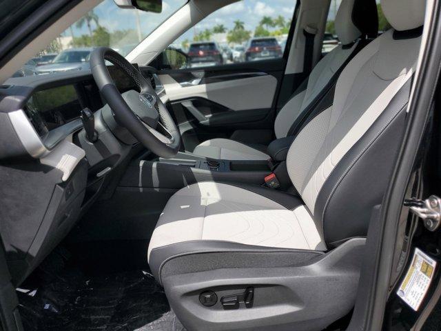 Photo of 2025 Deep Black Pearl Effect Volkswagen Tiguan