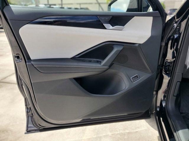 Photo of 2025 Deep Black Pearl Effect Volkswagen Tiguan