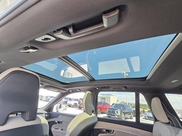 Photo of 2026 Metallic Volvo XC90
