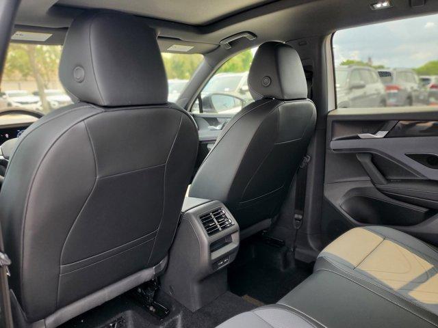 Photo of 2025 Opal White Pearl Effect Volkswagen Tiguan