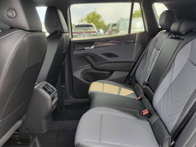 Photo of 2025 Opal White Pearl Effect Volkswagen Tiguan