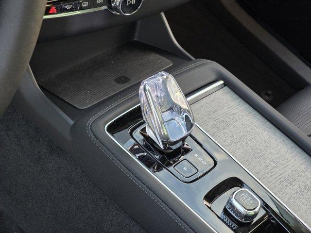 Photo of 2025 Crystal White Metallic Volvo XC90 Plug-In Hybrid