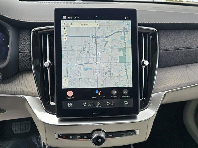 Photo of 2025 Crystal White Metallic Volvo XC90 Plug-In Hybrid