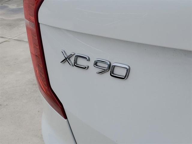Photo of 2024 Crystal White Volvo XC90