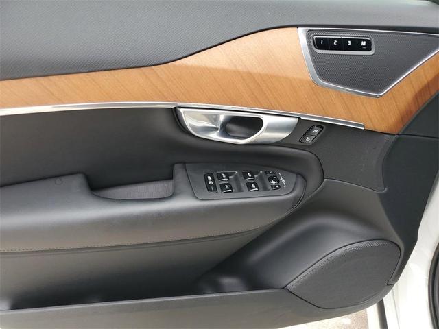 Photo of 2024 Crystal White Volvo XC90