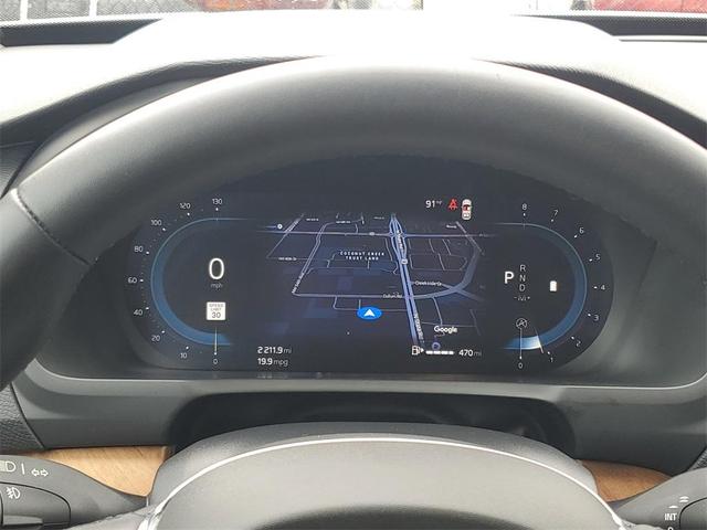 Photo of 2024 Crystal White Volvo XC90