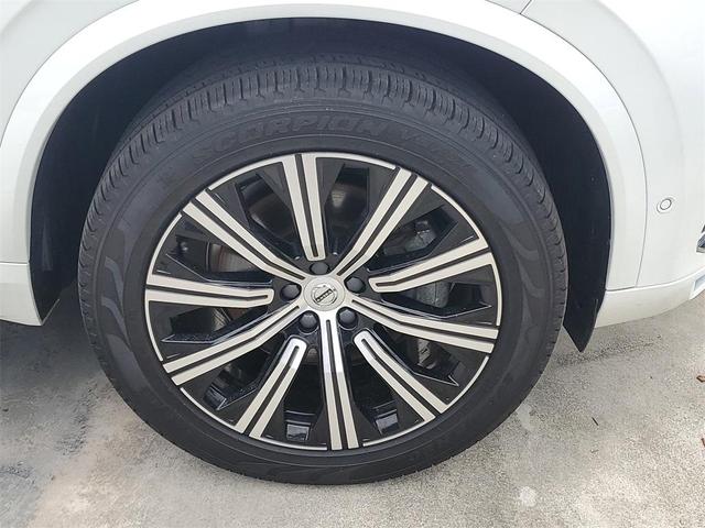 Photo of 2024 Crystal White Volvo XC90