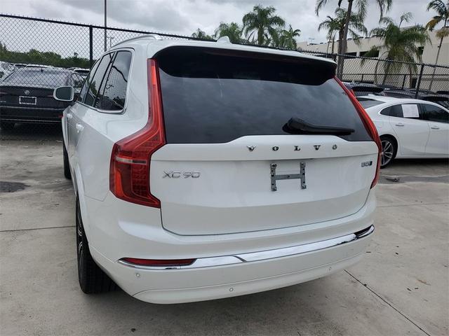 Photo of 2024 Crystal White Volvo XC90