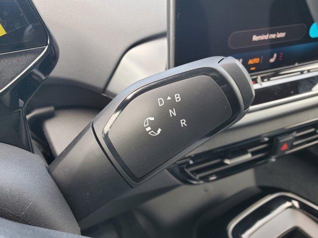 Photo of 2025 Silver Mist Metallic Volkswagen ID.4