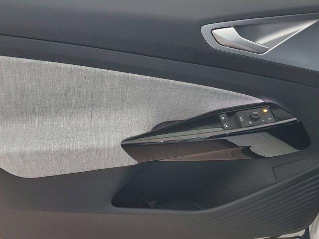 Photo of 2025 Silver Mist Metallic Volkswagen ID.4