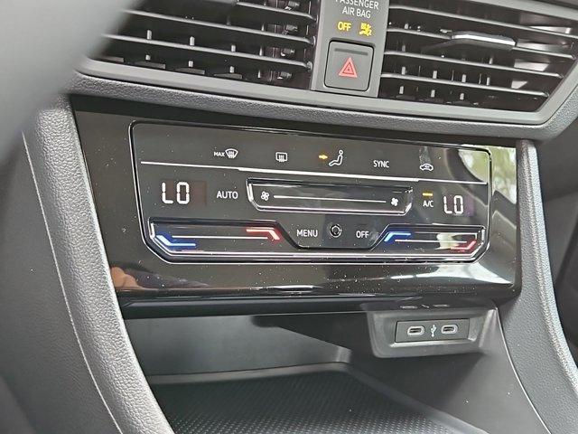 Photo of 2025 Pure White Volkswagen Jetta