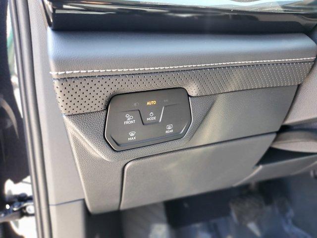 Photo of 2026 Deep Black Pearl Effect Volkswagen Atlas