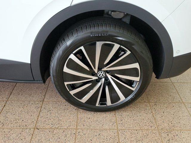 Photo of 2025 Pure White Volkswagen ID.4
