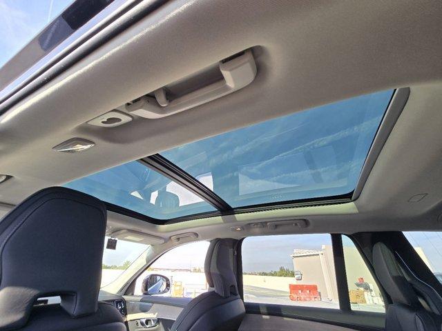 Photo of 2025 Metallic Volvo XC90