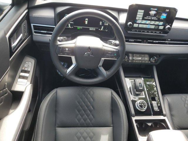 Photo of 2025 Alloy Silver Metallic Mitsubishi Outlander PHEV