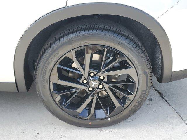 Photo of 2025 Alloy Silver Metallic Mitsubishi Outlander PHEV