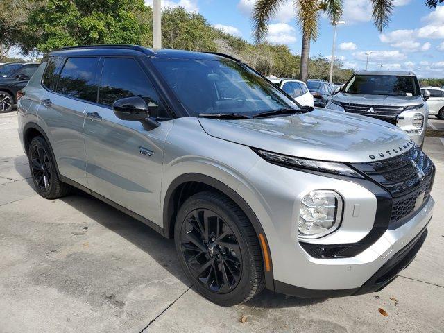 Photo of 2025 Alloy Silver Metallic Mitsubishi Outlander PHEV