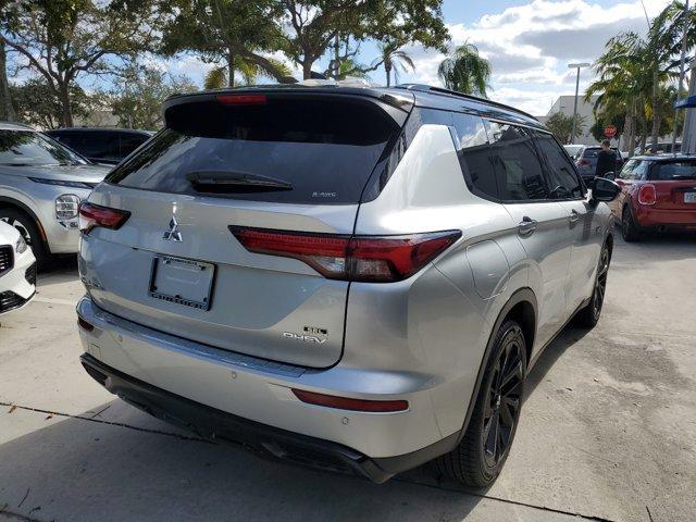 Photo of 2025 Alloy Silver Metallic Mitsubishi Outlander PHEV