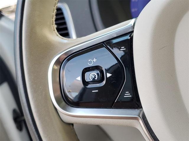 Photo of 2024 Crystal White Volvo XC90