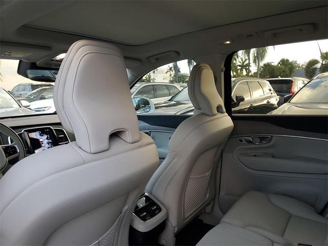 Photo of 2024 Crystal White Volvo XC90