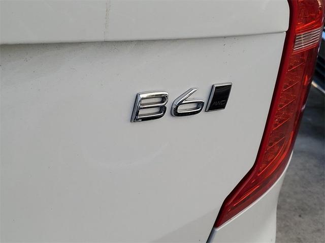 Photo of 2024 Crystal White Volvo XC90