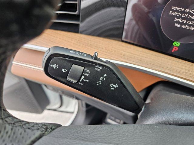 Photo of 2025 Opal White Pearl Effect Volkswagen Tiguan