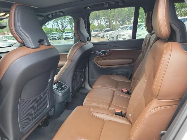 Photo of 2025 Crystal White Volvo XC90