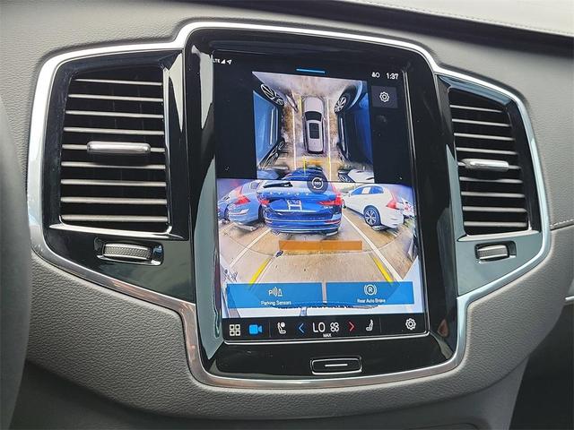 Photo of 2025 Crystal White Volvo XC90