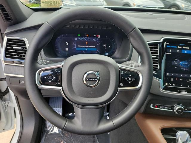 Photo of 2025 Crystal White Volvo XC90
