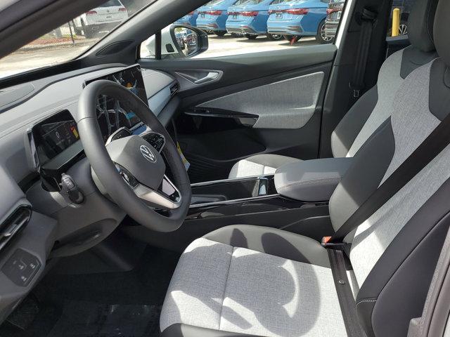 Photo of 2025 Silver Mist Metallic Volkswagen ID.4