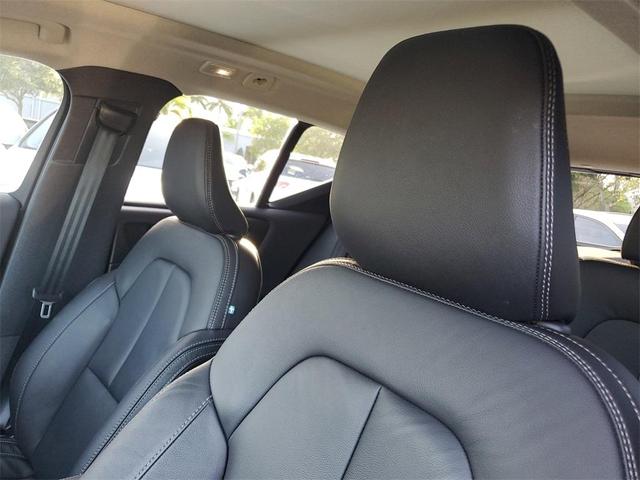 Photo of 2023 Silver Volvo XC40