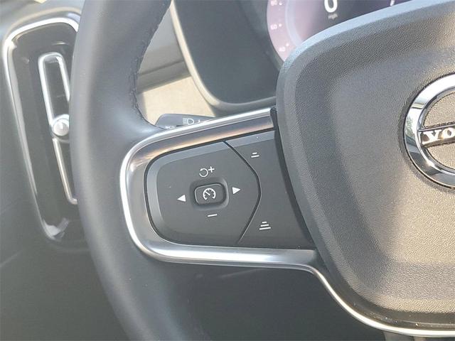 Photo of 2023 Silver Volvo XC40