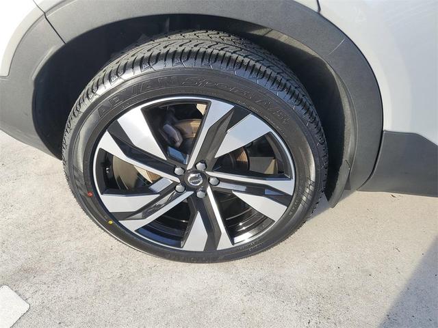 Photo of 2023 Silver Volvo XC40