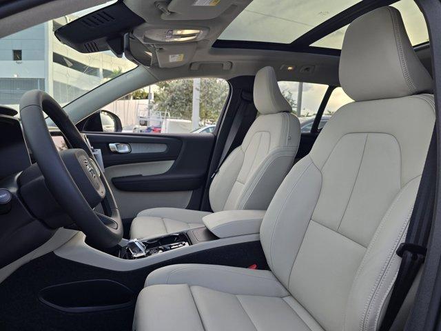 Photo of 2026 Cloud 9 White Volvo XC40
