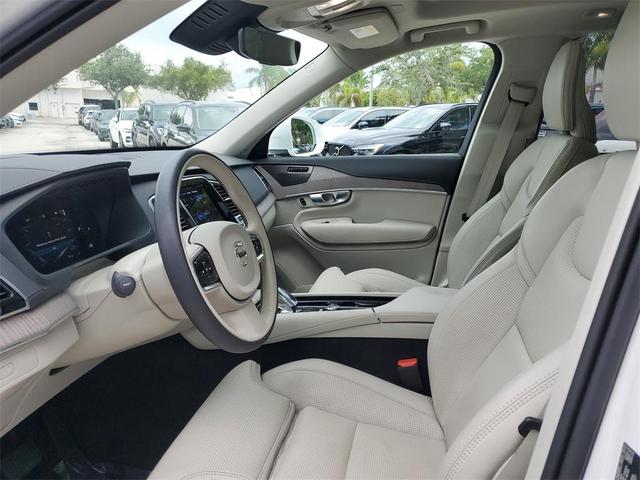 Photo of 2024 Crystal White Volvo XC90