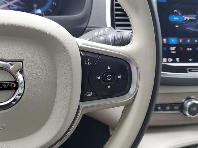 Photo of 2024 Crystal White Volvo XC90