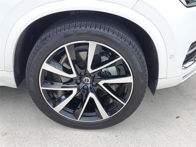 Photo of 2024 Crystal White Volvo XC90