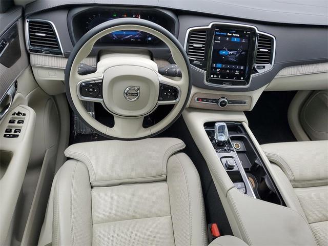 Photo of 2024 Crystal White Volvo XC90