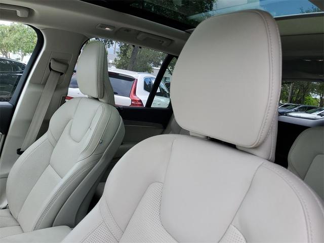 Photo of 2024 Crystal White Volvo XC90