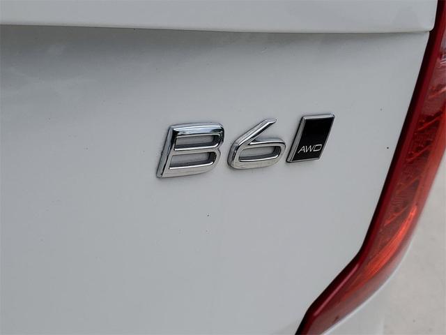 Photo of 2024 Crystal White Volvo XC90