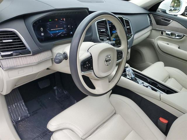 Photo of 2024 Crystal White Volvo XC90