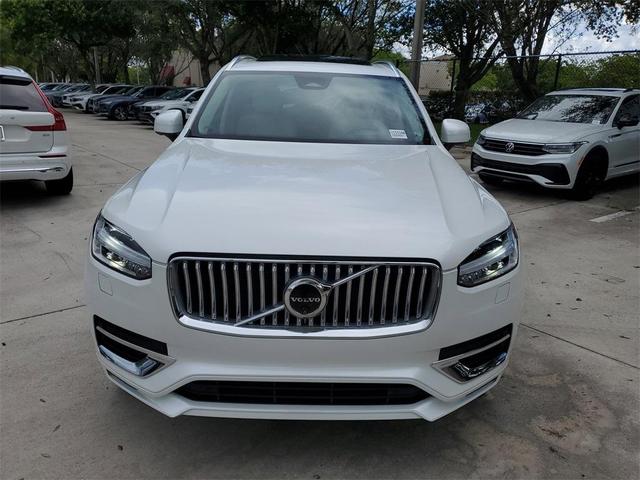 Photo of 2024 Crystal White Volvo XC90