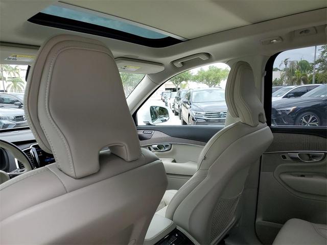 Photo of 2024 Crystal White Volvo XC90